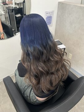 ワンバイワンヘアーツー(OnexOne HAIR2) ネイビーブルー×ブラウン/黒染め履歴を活かしたデザイン