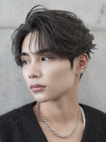 レタッチ バイ フィフス 天神大名(RETOUCH by fifth)&nbsp;天神大名フェザーパーマメンズカットセンターパート30代