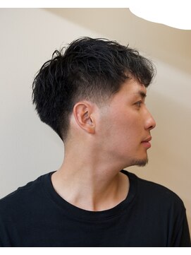 ペルズヘア(PELLS HAIR) スペインカールマッシュテーパーフェード大人ヘア
