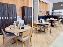 ウィル 西宮店(WiLL)の雰囲気(●ウェイティング●カフェスペースのような広々とした空間)