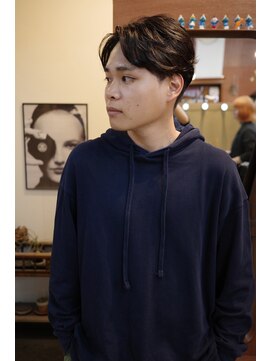 エディ(Edy) メンズセンターパートニュアンスパーマカルマヘア刈り上げ岡山