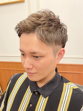 ワイズバーバーギンザラウンジ(Y’s BARBER GINZA LOUNGE) 形状記憶パーマ×ツーブロック刈り上げ サイドパート