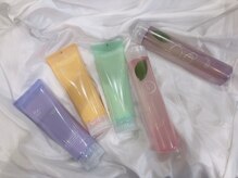 アジュバンをメインにヘアケア商品の販売も行っています☆