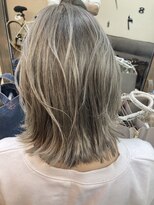 シード(Syead)&nbsp;ホワイトカラー【ホワイトグレージュ】×くびれボブ