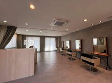 ブレス 芦屋店(brace)の雰囲気（ゆったりとおくつろぎいただける 配置されたソファー席）