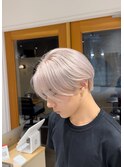 韓国メンズアッシュグレーセンターパートウルフブリーチカラー