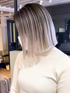 シオン(shion) 顔周りレイヤー韓国ヘアハイライトカラーミディアム_ba372452