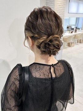 ディティカ ティア(Dityca tia) シニヨン