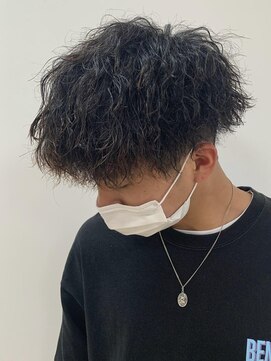 シャルムバイケンジ(Charm.by KENJE) メンズパーマ波巻きツイストスパイラル刈り上げセンターパート