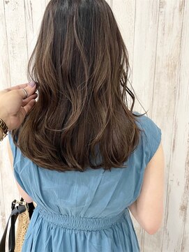 アトレ 梅田店(attrait) グレージュロング × 透明感のある大人っぽさ