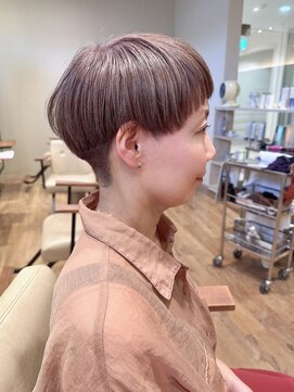 ヘアー ドレッサー パワードール(Hair Dresser) 40代、刈りあげ女子