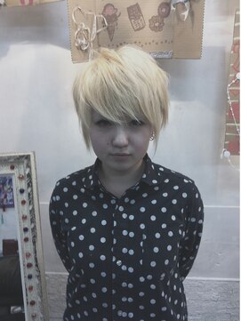 バルテイン(Hair Valtein) プラチナチークショート