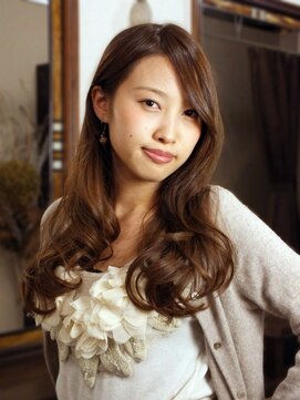 ソアレ (soare) 上品な大きめカール×ゴールドブラウン