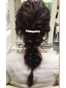 ピエドプール(PiED DE POULE) 編み込みダウンスタイル