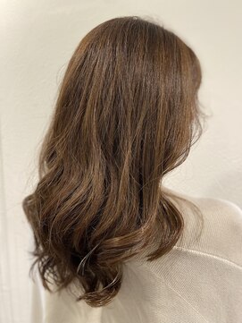 タエビスアリッサム(Taebis Alyssum) 3Dベージュカラーウェーブ巻き