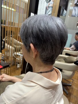 ユニックス イオンモール柏店(UNIX) 【白髪を活かしたカラー】ショート×グレイカラー