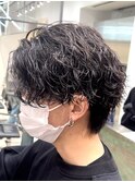 メンズミディアムパーマセンターパートウルフカット縦落ちパーマ
