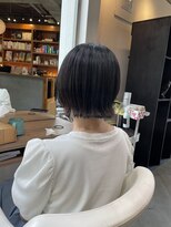 エン(En,)&nbsp;まとまりと抜け感を両立したコンパクトボブ◎