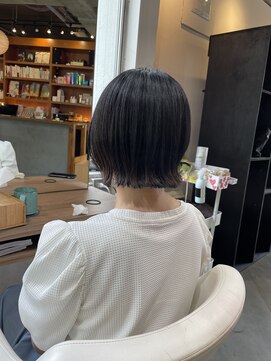 エン(En,) まとまりと抜け感を両立したコンパクトボブ◎