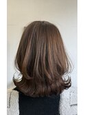 たっぷりレイヤーの外ハネスタイル