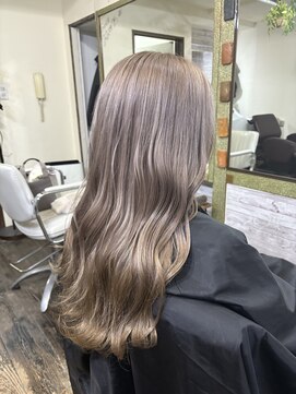 グレージュ　ミルクティーベージュ