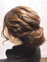 フッタ(Futta)&nbsp;ルーズお団子アップスタイル【ヘアセット】【西武新宿駅】