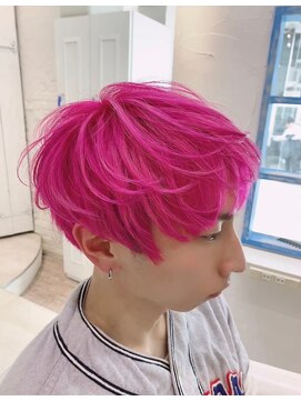 ウーロス(uros.) ビビットピンク×束感ショート