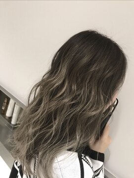 エリス ウメダ(Eliss umeda) アッシュベージュ×グラデーション