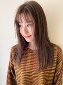 シースルーバングの大人ストレートヘア