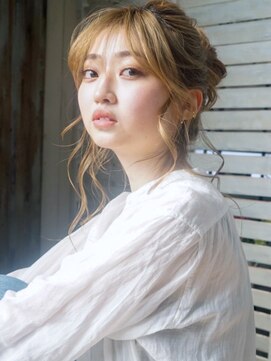 アイティー バイ アルバム 浦和店(IT by ALBUM) お団子アレンジ_くびれヘアビタミンカラーメルティカラー_28500