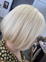 ヘアーアンドハッピー ココバーキン(Hair&Happy CoCoBirkin)&nbsp;CoCo Birkin★ ホワイトベージュ　アシメボブ