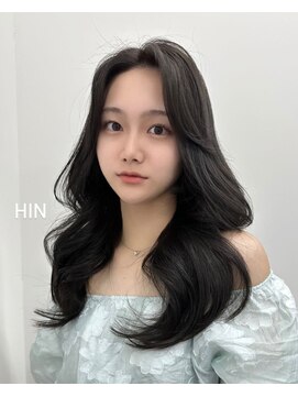 ヒン(HIN) くびれるヨシンモリスタイル