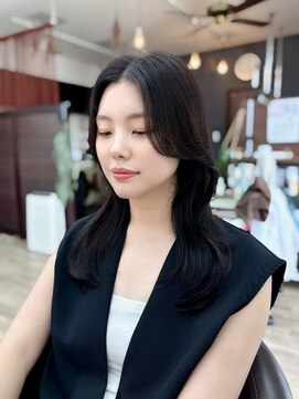 ラクシア(LucxiA) 韓国カット/韓国ヘア/くびれ/レイヤーカット/前髪カット