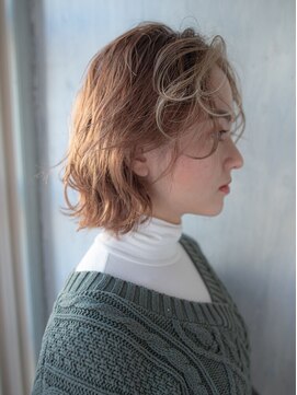 ストラッセ 八事店(STRASSE) ヘーゼルベージュの外ハネボブ/センターパート/ニュアンスパーマ