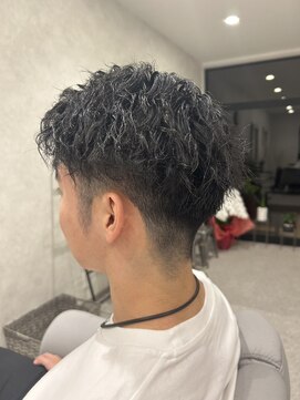 バーバーサンクチュアリ(Barber Sanctuary) ツイスパｘナチュラルフェード７３分け