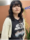 ハードパーマ×ハイレイヤー×ミディアムヘア斜めバング