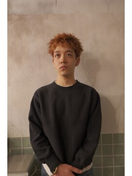 ソーレ(sole) オレンジカラーとフェザースパイキーショート