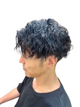 クオリス 上板橋店(QUALIS) 社会人◎黒髪センターパート縦落ちパーマで好印象