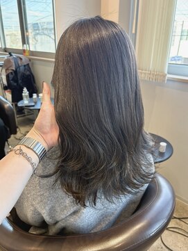 ケリーアン 太田(kelly.un) layer cut/olive beige/寒色カラー