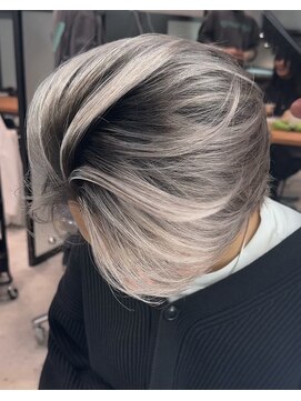 サロウィン 下北沢(SALOWIN) ホワイトベージュのシャドールーツ