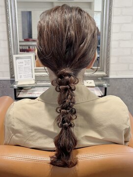 ルノン フィージュ(LUNON fieju) 黒髪クラゲヘアーオリーブグレー小顔ココアベージュ
