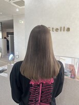 ステラ(Stella) 赤みを抑えた透明感ミルクティーカラー