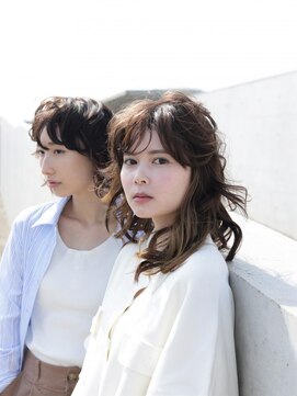 マルパマーパマーパ(marpa marpa marpa) ニュアンス変わる 3Dカラー+ウルフにラフウェーブパーマ