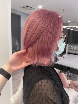 ルーブ トウキョウ(Loob. TOKYO) ペールピンク.ベイビーピンク.切りっぱなしボブ.タッセルカット