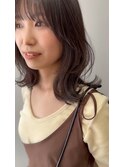 外ハネベースのくびれミディ×レイヤースタイル