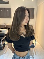 ヨロ 小岩(YOLO) レイヤーカットハイライトショートヘアイルミナカラーオージュア