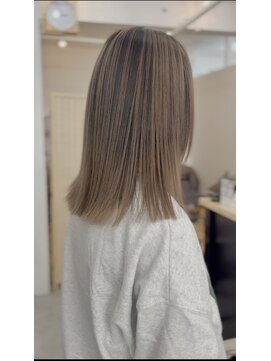 シャイバイブランチ(shy by branch) 大人バレイヤージュ×ベージュ【良太】