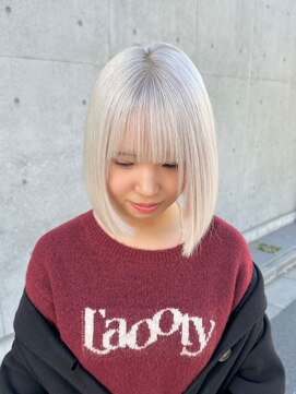 フリーラ 表参道(freera) ホワイトブロンド  美髪　イメチェン　外ハネボブ　ワイドバング