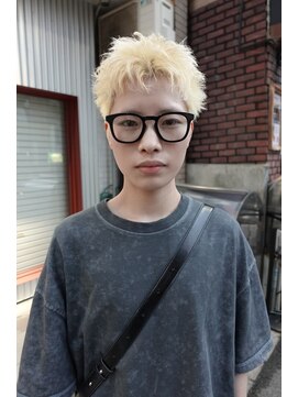 シイ(SIE) メンズアクティブショート×ブロンドヘア