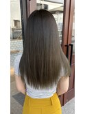 オリーブグレージュ